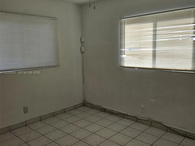 709 NE 4th Ct #6 — Photo 16
