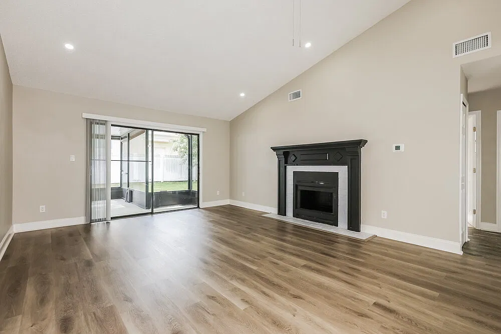 3 bed, 2.0 bath, 1196 sqft, $2,080 — Photo 4