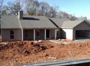 210 Falling Leaf Ln, Winder, GA 30680