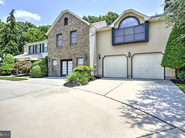 2 Yorkshire Dr, Voorhees, NJ 08043