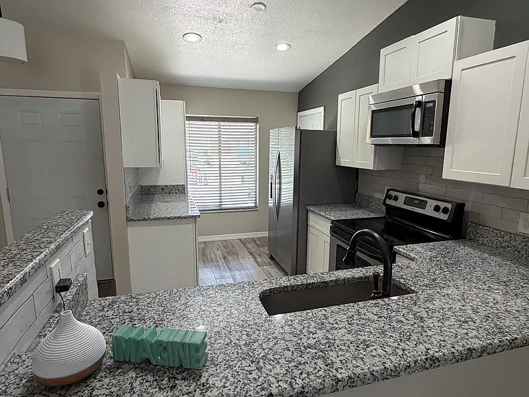 108 Water Oak Dr — Photo 2