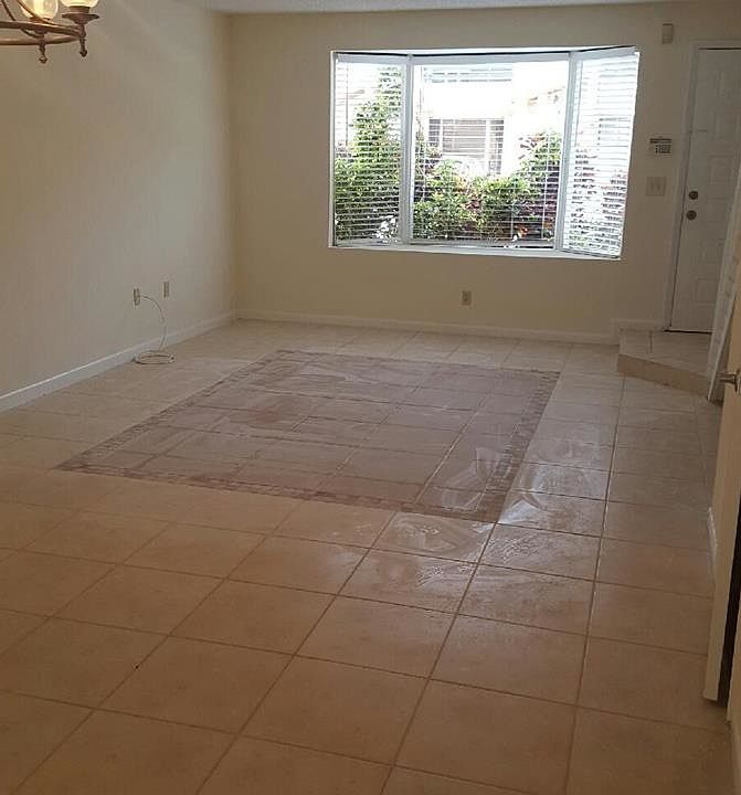 2nd image of 10169 SW 77th Ct