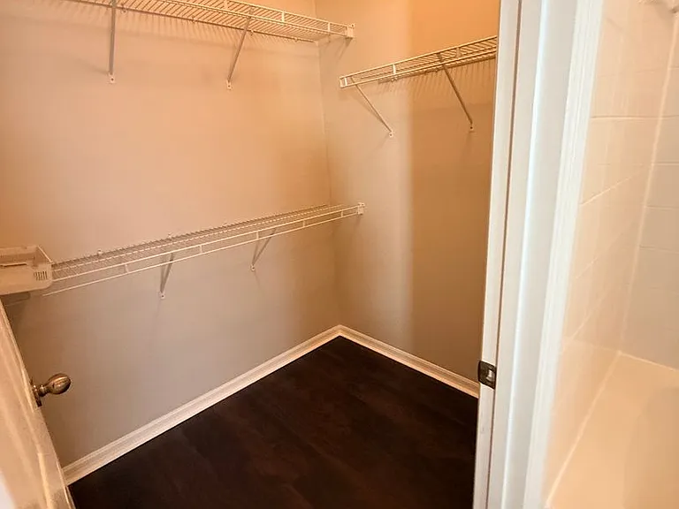 1110 Oak Pond Dr — Photo 7