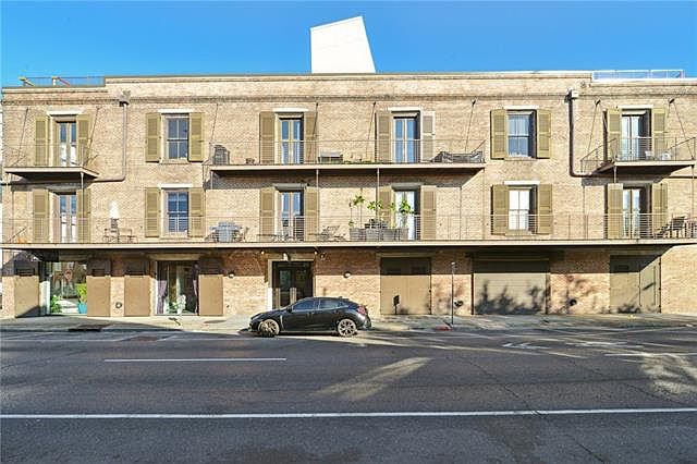 1st image of 900 S Peters St APT 8