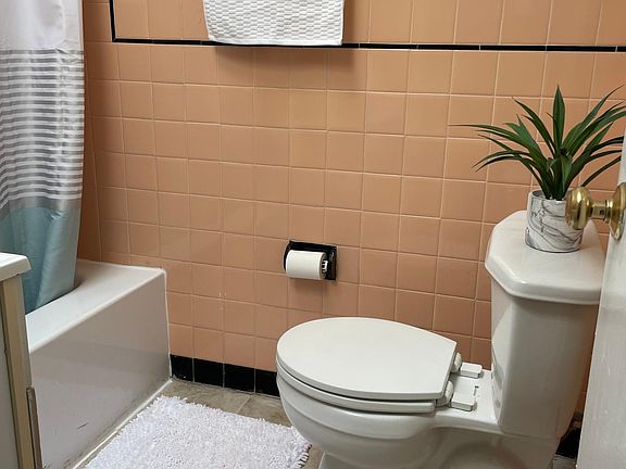 2nd image of 3835 Berkley Ave Floor 2