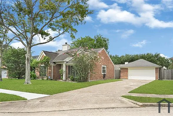 3906 Greenwood Dr