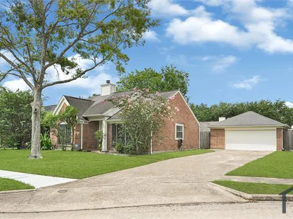 3906 Greenwood Dr, Pearland, TX 77584