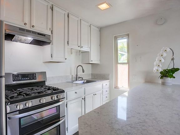 3rd image of 632 Westbourne St