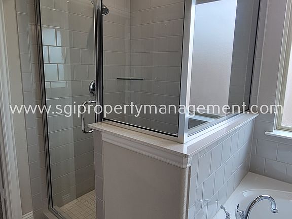 5th image of 1064 Keswick Dr