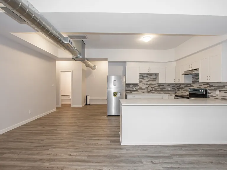 140 Caroline St S #1 — Photo 3