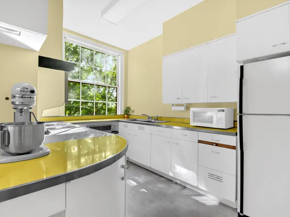 1 Sutton Place South image 16 of 26