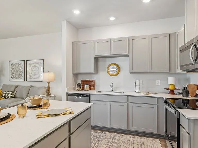 1024 Keyes Pl — Photo 34