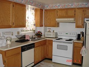 2nd image of 8 Peters Way