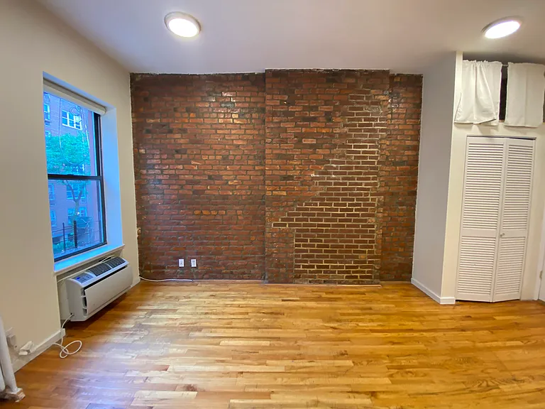 315 W 30th St #3F — Photo 8