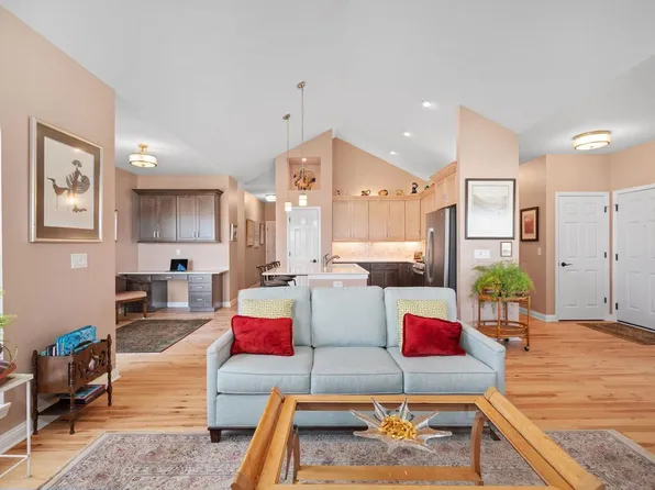 1012 Ann Marie Way, Oconomowoc, WI 53066