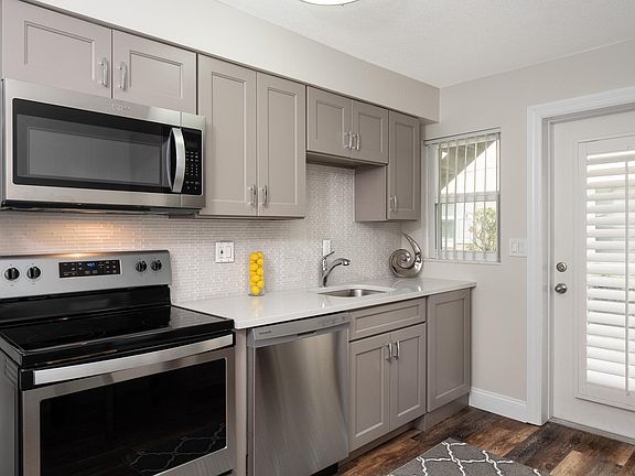 4th image of 628 Delaney Ave