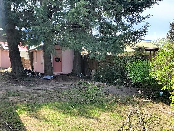 Outbuilding on the lot ready to be used....think garden shed, play house, 'she-shed'