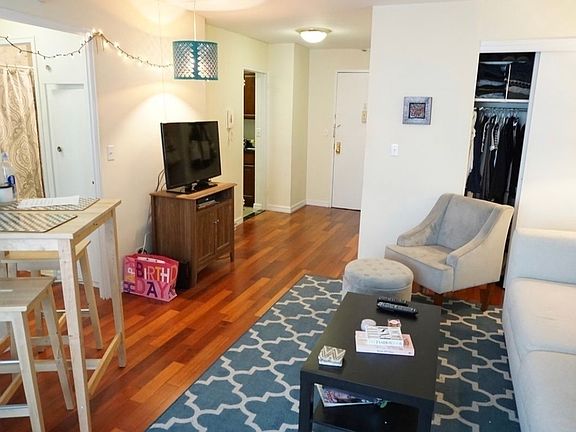 3rd image of 279 E 44th St APT 4E
