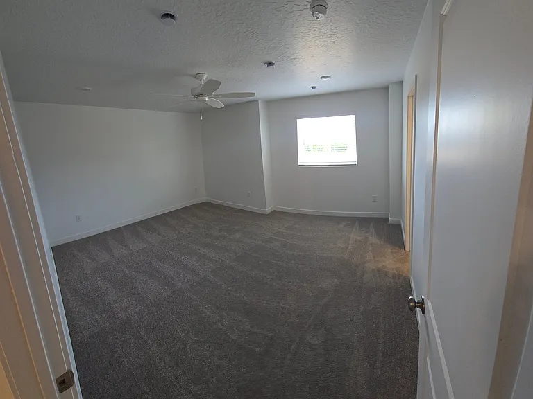 684 W Empress St — Photo 7