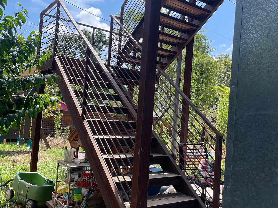 Stairs to guesthouse upstairs. Use of the backyard is not included in this rental.