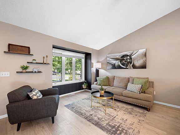 4th image of 23617 Eidelweiss St NW