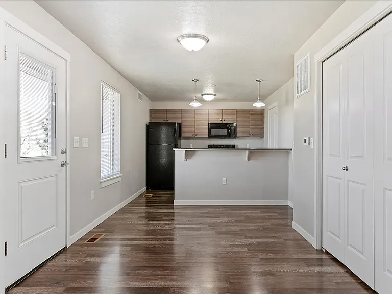 WhistleStop Apartments — Photo 18