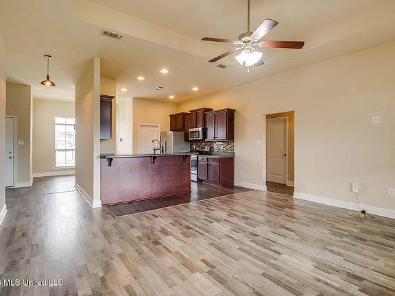 5th image of 18151 Canal Ct