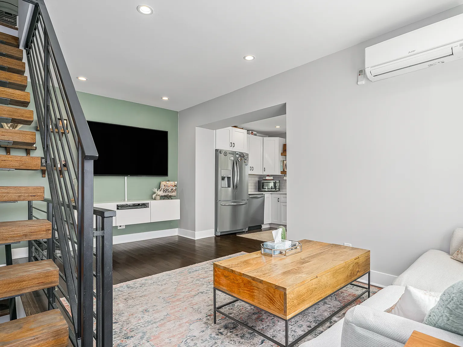 2 bed, 1.5 bath, 600 sqft, $2,400 — Photo 2