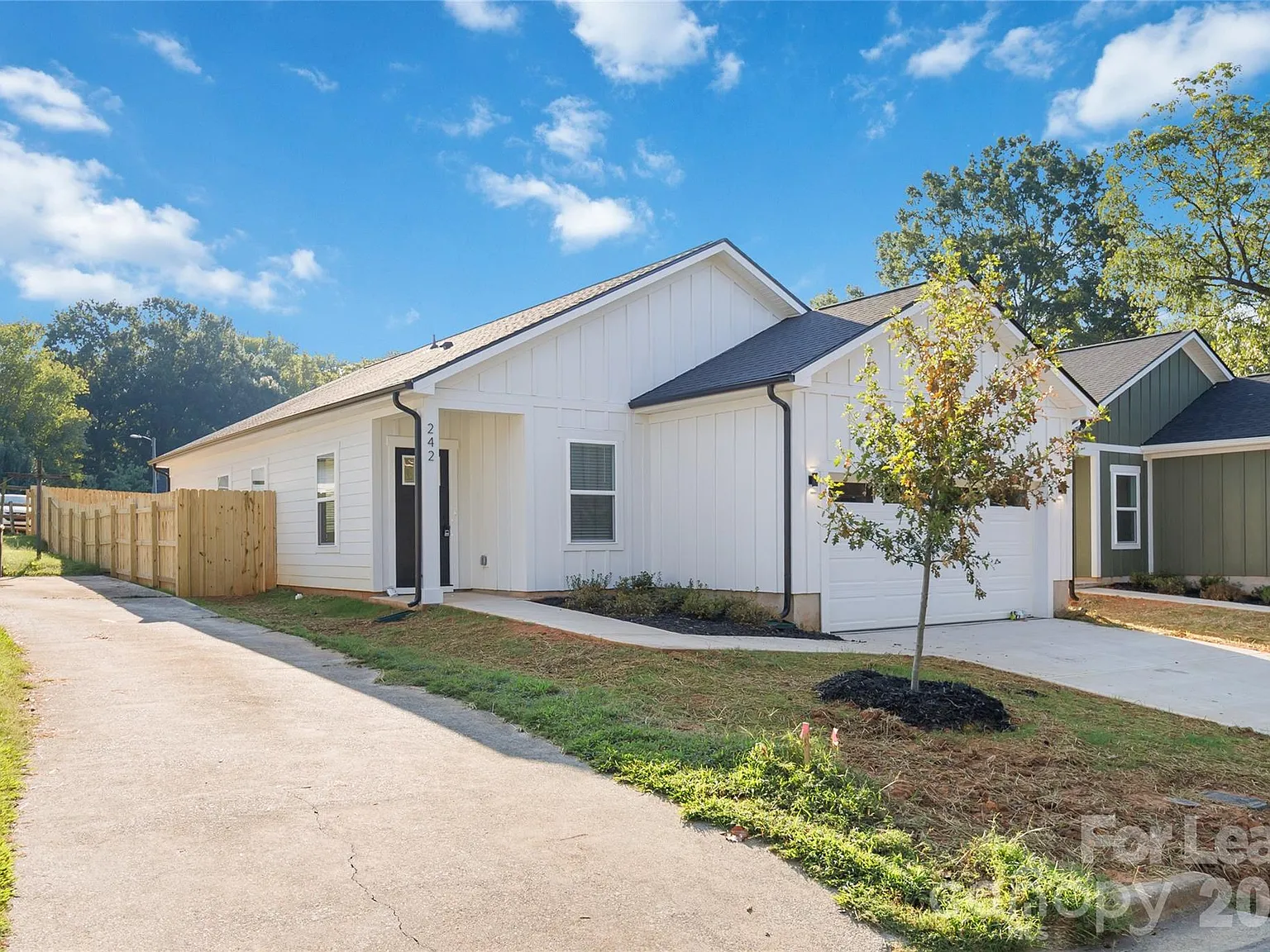 3 bed, 2.0 bath, 1250 sqft, $2,600 — Photo 2