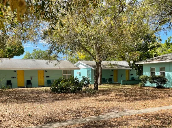 810 1st Ave NW APT 1, Largo, FL 33770