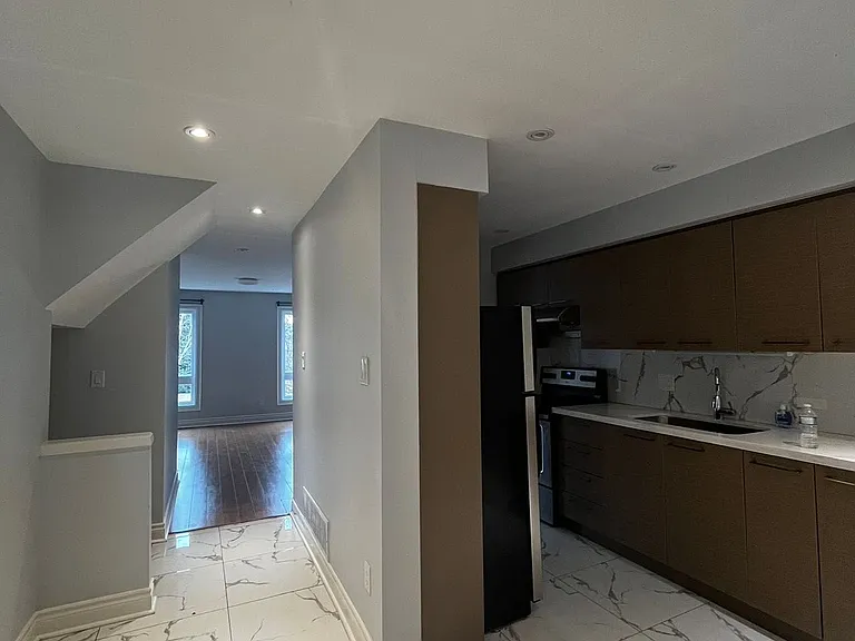 102 Seamist Cres — Photo 3