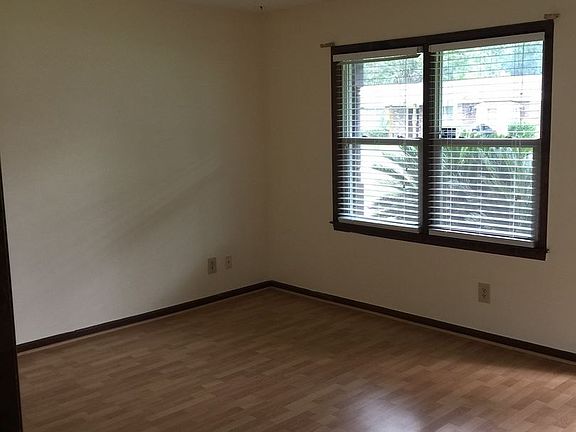 4th image of 127 Pine Grove Dr