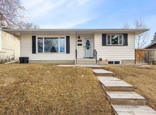 7604 W Hunterfield Rd NW, Calgary, AB T2K4L1