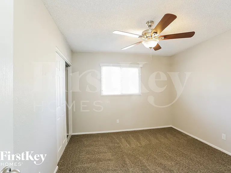 402 E Dunbar Dr — Photo 10