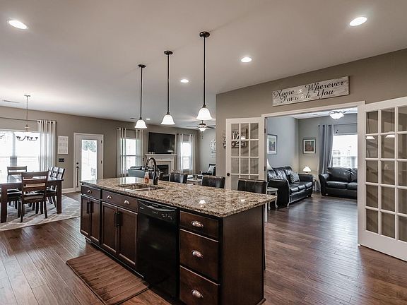 4th image of 377 Lola Ln