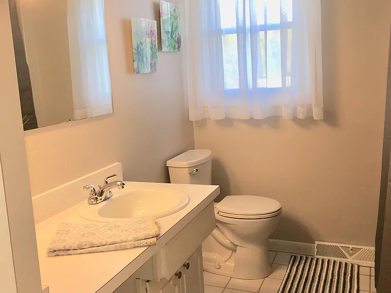 Upstairs full guest bathroom.