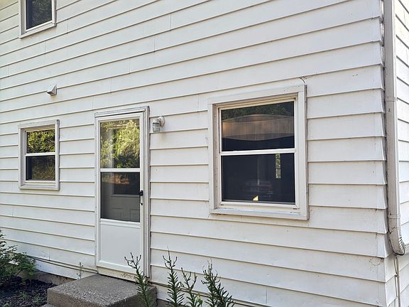 2nd image of 8786 Courtland Dr NE