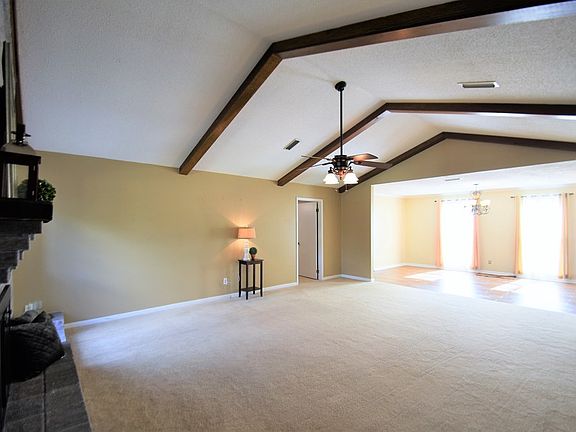 5th image of 200 Oriole Dr