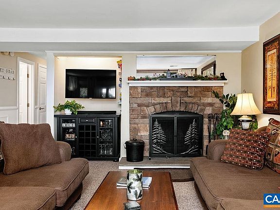 2nd image of 123 Eagles Ct #123