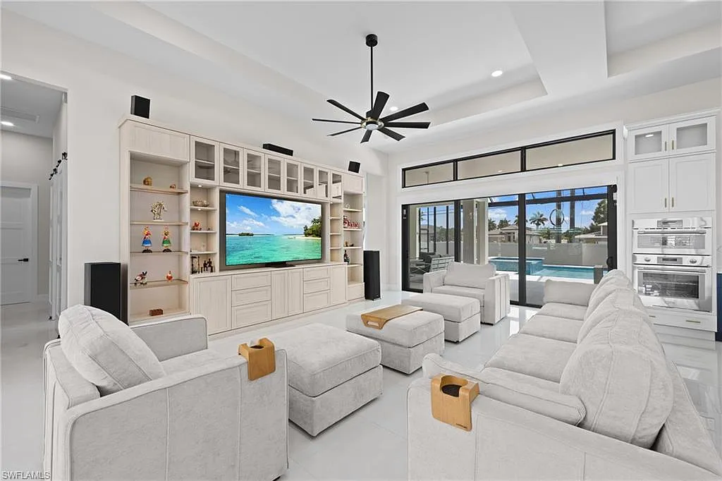 5 bed, 3.5 bath, 5000 sqft, $25,000 — Photo 1