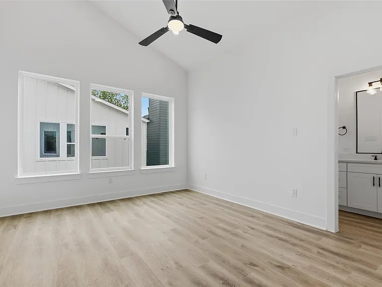812 Elkhart St #B — Photo 19