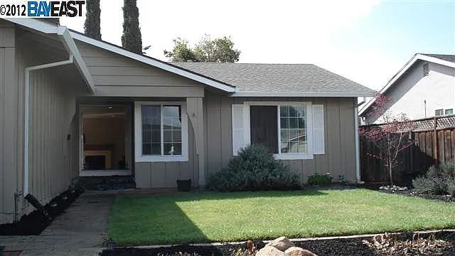 577 Alameda Dr photo 1