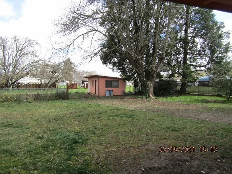 2417 & 2419 Happy Valley Dr — Photo 13