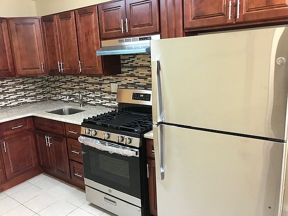 3rd image of 1164 E 100th St Floor 1
