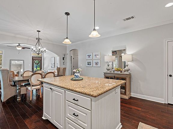 3rd image of 8 Tuscan Ln
