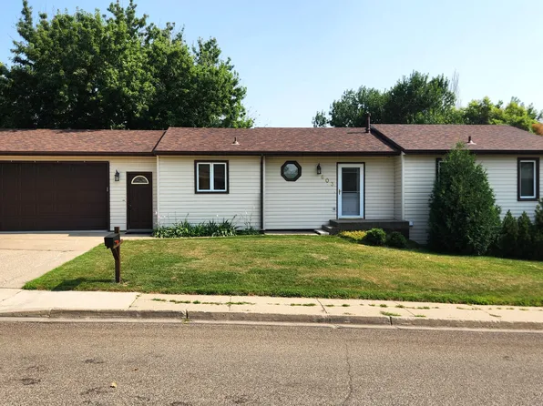 603 6th St NE, Mandan, ND 58554