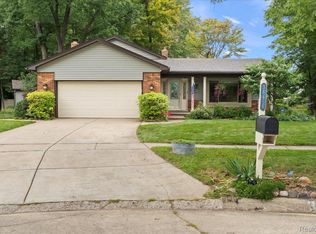 34466 Shellye Ct, Westland, MI 48185