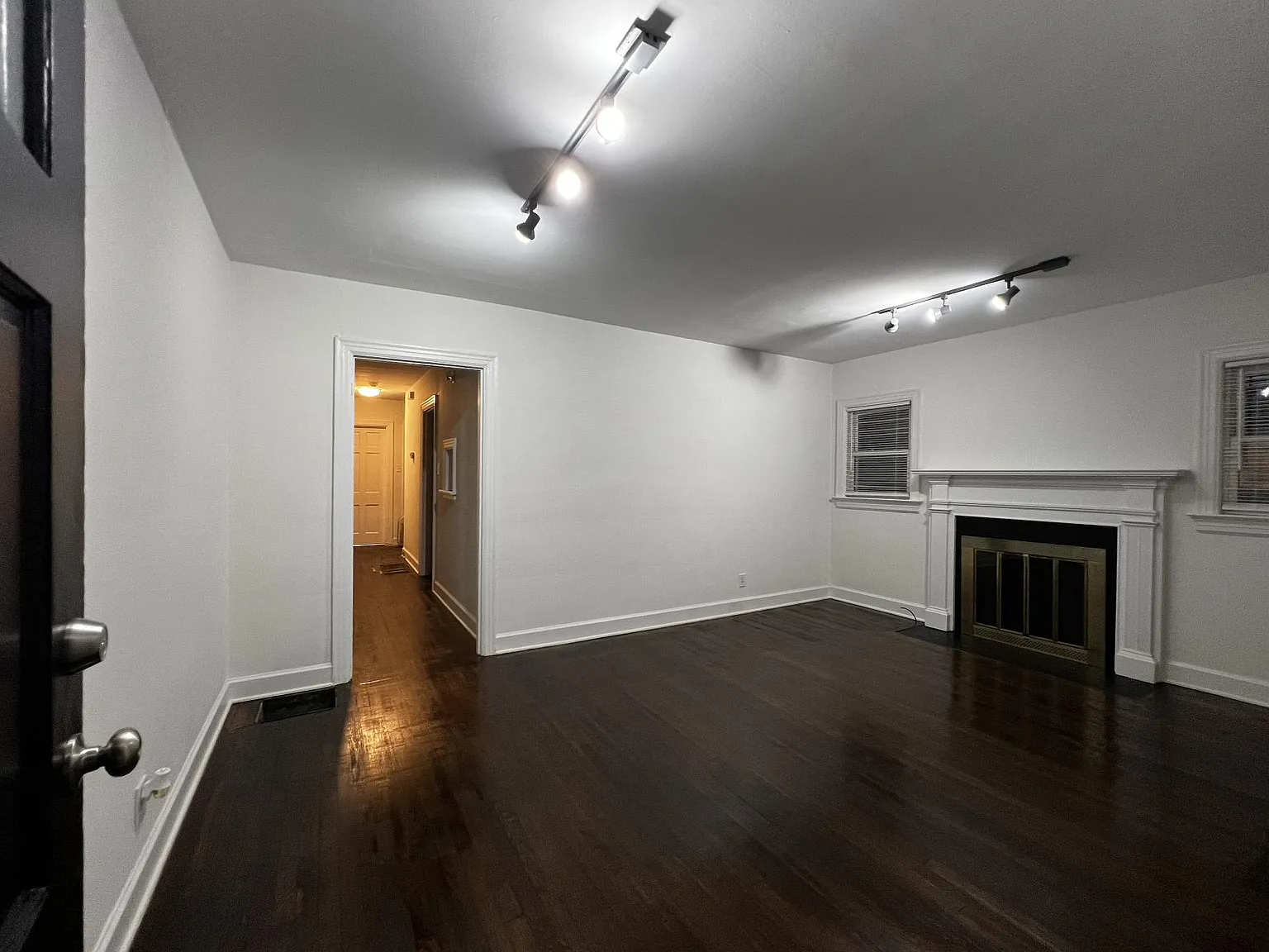 3 bed, 1.5 bath, 1244 sqft, $1,600 — Photo 2
