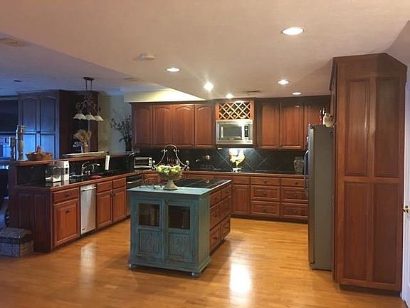 2nd image of 209 Driftwood Dr