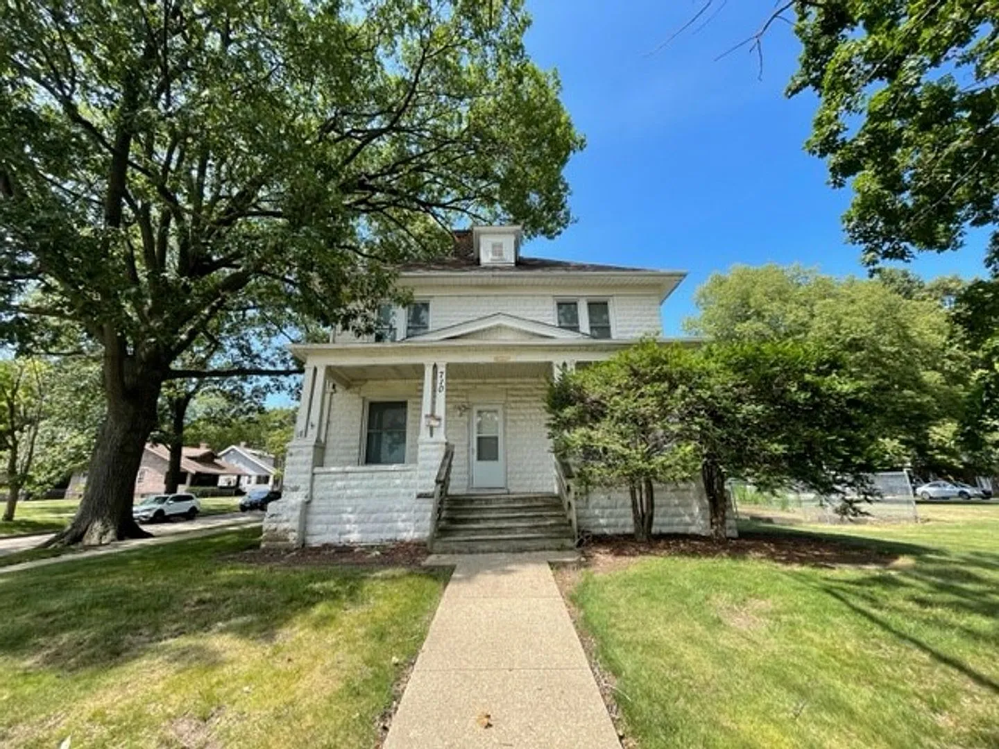 710 W Church St photo 1